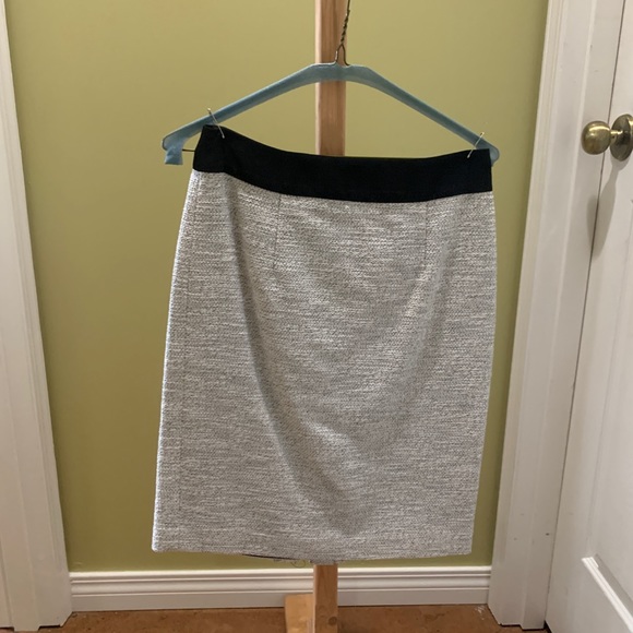 Banana Republic cream / back size 0 Skirt - Picture 1 of 3